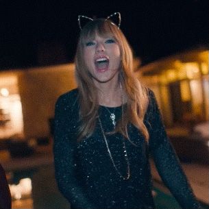 Red Music Video Taylor Swift, Taylor Swift Red Music Videos, 22 Music Video Taylor Swift, Taylor Swift 22 Music Video, 22 Music Video, Taylor Swift Music Videos Outfits, Music Video Wallpaper, I Capture The Castle, 22nd Bday