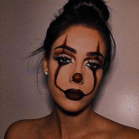 Bad Clown Makeup, Killer Clown Costume Women Diy, Scary Clown Makeup Women, Easy Halloween Clown Makeup, Halloween Costumes Clown Outfit, Clown Makeup With Glasses, Clown Makeup With Blood, Face Makeup Halloween Easy, Dead Clown Makeup