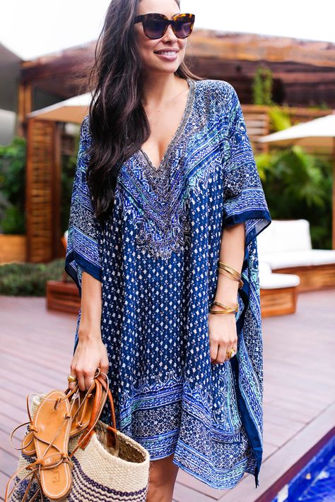 Paisley Blue Kaftan Tailoring Ideas, Scarf Wearing, Blue Kaftan, Tunic Sewing Patterns, Kaftan Designs, Beach Kaftan, Short Kaftan, Life Crisis, Boho Dresses