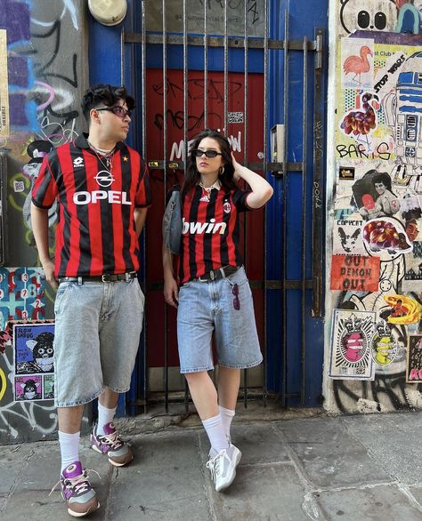 Couple Streetwear Outfits, Couple Fits Streetwear, Bloke Core Outfits, Nyc Dump, Jort Outfits, Couple Streetwear, Streetwear Couple, Jersey Fits, Football Jersey Outfit