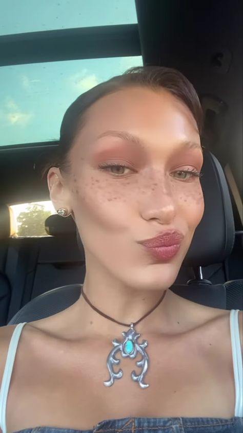 bella hadid Bella Hadid Necklace, Bella Hadid Jewelry, Fashion Forever, Beautiful Heart, Bella Hadid, Makeup Inspo, My Girl, Choker, Diamond Necklace