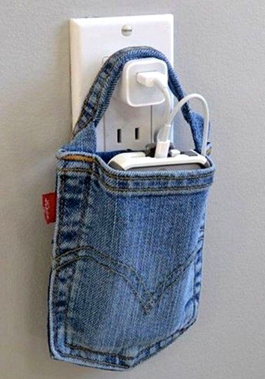 Ready to recycle jeans? Donating them is always an option, but we've come up with five creative reuses you may want to try instead. Återvinna Jeans, Artisanats Denim, Tas Denim, Jean Diy, Recycled Jeans Bag, Pocket Craft, Diy Jeans, Blue Jeans Crafts, Recycled Jeans