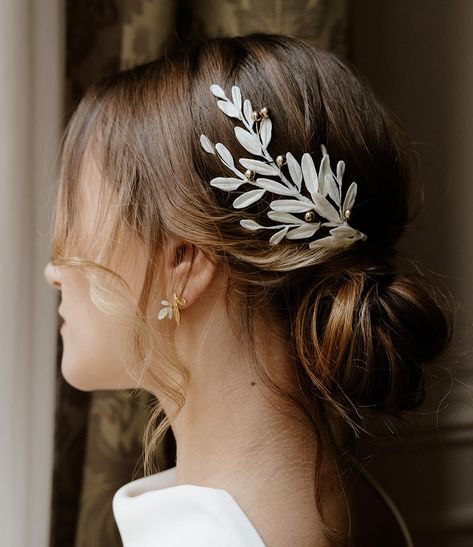 How would you like to have wings with olive leaves? It was completely hand shaped in our atelier and became indispensable as a very special accessory ☺️ Photos: @solene_love_photographer MUAH: @lepinceaudenina_mariage Model: @juliecretinoff Wings Headpiece, Accessory Styling, Floral Tiara, Enchanting Forest, First Day Outfit, Olive Leaves, Olive Leaf, Floral Headbands, Hand Shapes