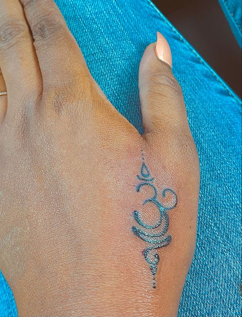 Breathe Hand Tattoos For Women, Om Hand Tattoos For Women, Sandscript Breathe Tattoo, Breath Tatoos Tattoo Ideas, Symbols For Breathe Tattoo Ideas, Sanskrit Symbol For Breathe, Breath Symbol Tattoo Ideas, Breath Finger Tattoo, Sanskrit Breathe Tattoos For Women