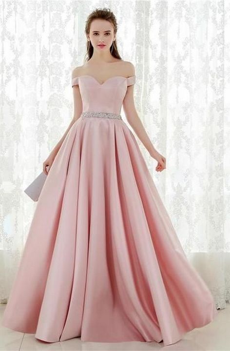 50+ best pink wedding clothes ideas Check more at https://stylefemale.com/2018/09/01/50-best-pink-wedding-clothes-ideas/ Moda Festa Plus Size, Light Pink Prom Dress, Dress Satin Bridesmaid, Pink Ball Gown, Custom Bridesmaid Dress, Pink Gown, Banquet Dresses, V Neck Prom Dresses, Floor Length Prom Dresses