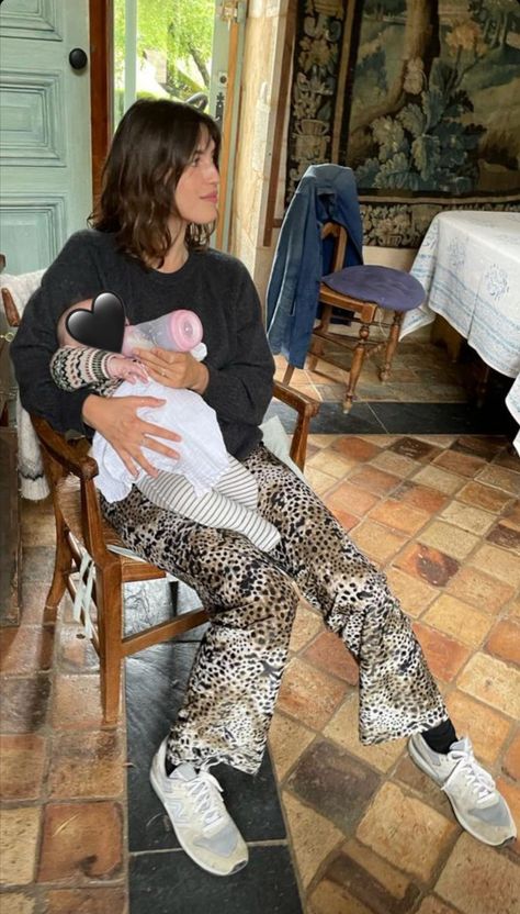 Jeanne Damas Style, Camille Charriere, Baby Nursery Inspiration, French Girl Chic, Motherhood Photography, Jeanne Damas, Grown Women, Future Mom, French Girls