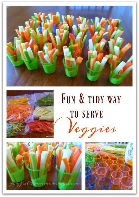 Vegetable Tray Individual Servings - fun and perfect for game day! Appetizers Vegetable, Veggie Display, Vegetable Cups, Individual Appetizers, Safety Meeting, Veggie Cups, Vegetable Appetizers, Vegetable Snacks, Fall Appetizers