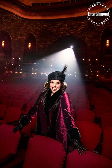 Girl Costume Ideas, Funny Girl Musical, Beanie Feldstein, Bestie Trip, Atlas Of Beauty, Ems Humor, Broadway Posters, Cover Art Ideas, Musicals Funny