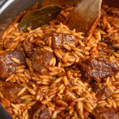 Beef Giouvetsi (Beef Orzo Pasta) - Real Greek Recipes Orzo Salad Dressing, Cold Orzo Salad, Orzo Salad Recipes Cold, Orzo Salad With Chicken, Chicken Orzo Salad, Vinegar Coleslaw, Orzo Salad Recipes, Salad With Chicken, Salad Dressing Recipe