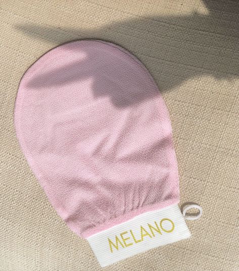 Transform your skin with Melano Skincare's Exfoliating GloveMade with unique fabric texturethe glove visibly removes dead skin and surface build upEasily scrub off dead skin and impuritiesto achieve a smootherclearerhealthier skinNO extra products needed to use for this easy-to-use toolJust add waterBENEFITS-Naturally Exfoliates the skin leaving it dramaticallysmoothersofterand clearer-Helps target keratosis pilariscongested skinto eliminate acneingrown hairs an Expholiating Glove, How To Use Exfoliating Gloves, Exfoliating Rag, Exfoliate Face Products, Skin Scrub, Water Benefits, Keratosis Pilaris, Makeup Accesories, Congested Skin