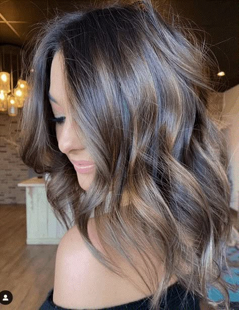 Curtain Bangs Medium Hair Balayage, Red Balayage Hair, Hair Color Caramel, Fancy Hair, Brunette Hair With Highlights, Color Balayage, Caramel Balayage, Brunette Balayage Hair, Hair Color Shades