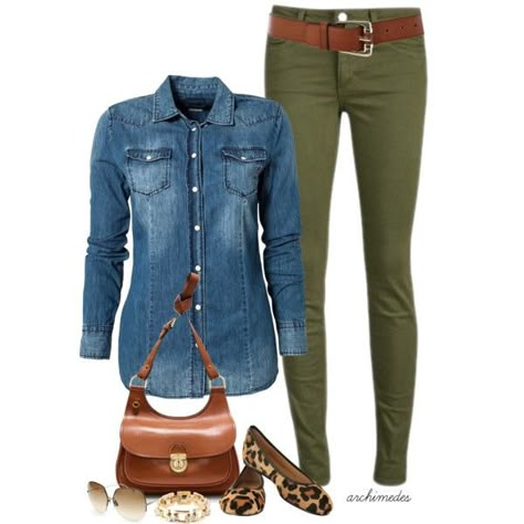 Fashion Worship | Women apparel from fashion designers and fashion design schools Denim Shirt Outfits, Olive Skinnies, Street Style Jeans, Mode Tips, Olive Pants, Leopard Print Shoes, Mode Casual, Print Shoes, Green Pants