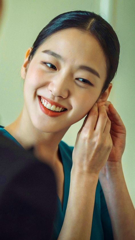 Kim Go Eun Style, Middle Aged Women Hairstyles, Asian Ladies, Face Drawing Reference, Kim Go Eun, Korean Actresses, Kdrama Actors, 인물 사진, Korean Beauty