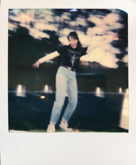 Polaroid Picture, 80s Girl, Polaroid Photography, Harry Styles Poster, Instant Photography, Portrait Photography Women, Photography Help, Vintage Polaroid, Polaroid Pictures