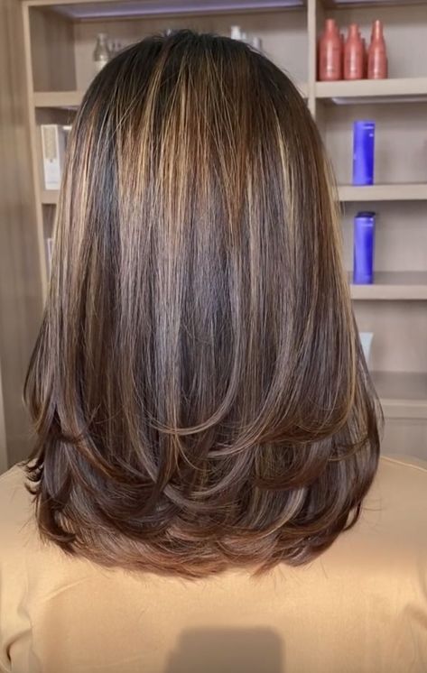 Layer Haircut, Sleek Short Hair, Haircuts For Medium Length Hair, Brunette Hair With Highlights, Hairstyles For Layered Hair, Shoulder Length Hair Cuts, Haircuts Straight Hair, Haircuts For Medium Hair, Long Layered Hair