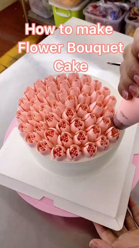 Flower Bouquet Cake, Bouquet Cake, Cake Decorating Flowers, Cake Bouquet, Cupcake Decorating Tips, Buttercream Cake Decorating, Outdoor Bathroom, Cupcake Cake Designs, Simple Cake Designs