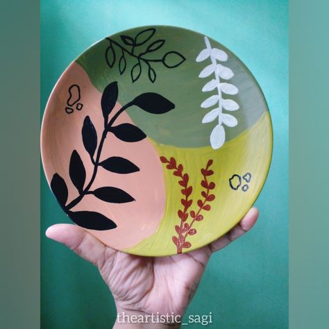 Plate art wall art home decor Painting On Paper Plates, Disposable Plates Diy Craft Ideas, Square Plate Painting Ideas, Clay Painting Ideas Plates, Clay Plate Painting Ideas, Dish Painting, Mexico Pottery, Plate Painting, Diy Pottery Painting