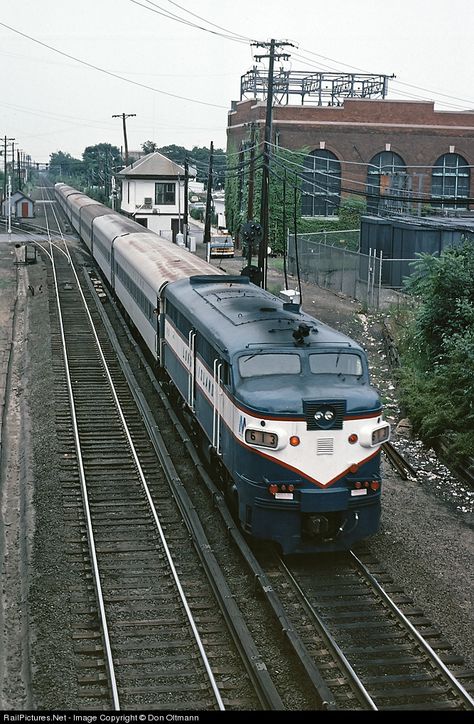 Railroad Images, Long Island Railroad, Railroad Art, Commuter Train, Steam Engine Trains, Railroad Pictures, Road Train, Railroad Photos, Covered Wagon