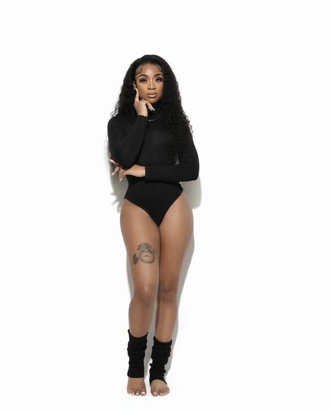 Photoshoot With Bodysuit, Black Bodysuit Photoshoot Ideas, Black Body Suit Photoshoot, Body Suit Photoshoot Ideas, Bodysuit Photo Shoot, Ciara Photoshoot, Black Bodysuit Photoshoot, Photoshoot Ideas Bodysuit, Body Suit Photoshoot