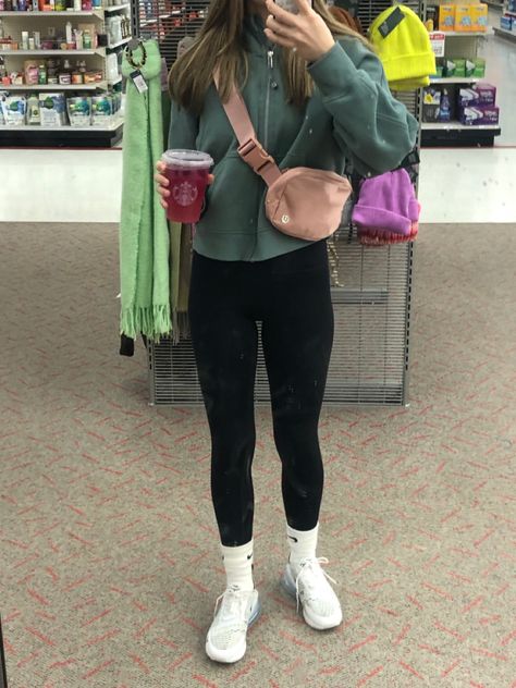 Lululemon Girl Aesthetic, Stephanie Aesthetic, California Girl Fashion, Lululemon Girl, Starbucks Girl, Lululemon Outfit, I'm Not Like Other Girls, Basic Girl, Clean Girl Aesthetic