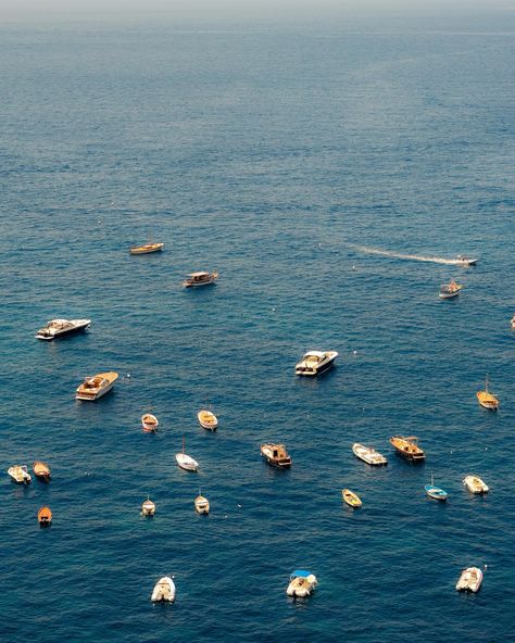 Positano is calling ☎️🇮🇹 Are you planning a trip to Italy this summer? #positano #amalficoast #europe #beautifuldestinations #wonderful_places #italy #exploreitaly #charmingitaly #italyviews #amalfi #vitaminsea #positanoview #italia #europedestinations Positano Views | Explore Italy | Amalfi Coast | Summer in Italy | Photo Spots in Positano | Things to do in Campania Positano Beach Club, Amalfi Aesthetic, Positano Italy Aesthetic, Amalfi Coast Summer, Praiano Italy, Italy Amalfi Coast, Positano Beach, Italy Coast, Summer In Italy