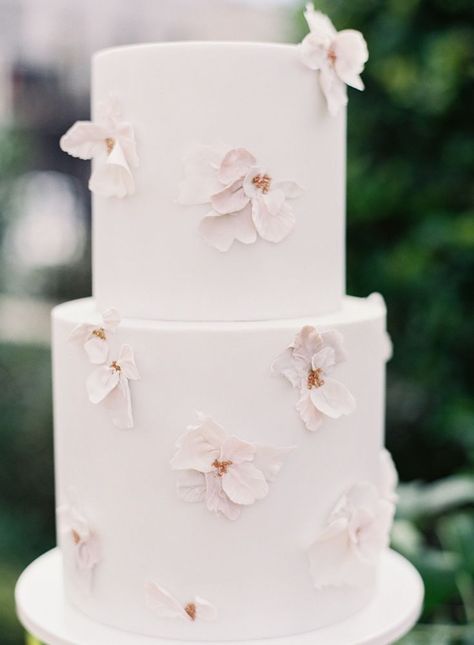 Ow, our hearts! This intimate flower market wedding inspiration from our New Orleans Styled Social hits all the right sweet spots. Flower Market Wedding, Cake With Flowers, Mini Wedding Cakes, Square Wedding Cakes, Chocolate Wedding Cake, Simple Wedding Cake, Wedding Marketing, White Wedding Cake, Elegant Wedding Cakes