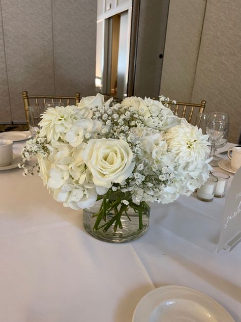 White And Ivory Wedding Centerpieces, Center Piece Wedding Round Table, Simple Wedding Centrepiece, White Roses And Babysbreath Centerpieces, Simple Floral Centerpieces Wedding, Oceancliff Newport Wedding, Nikka Decor, Glass Vase Centerpiece Wedding, Round Centerpieces Wedding