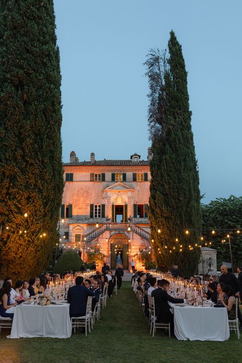 Lighting for wedding dinner with string lights in the rear garden of the villa. #weddingmusicandlights #weddingidea #weddinginspo Wedding Decor Ideas Outdoor, Italy Garden Wedding, Villa Cetinale Wedding, Italy Church Wedding, Ground Arch Wedding Ceremony, Estate Wedding Aesthetic, My Wedding Aesthetic, Wedding Ideas Italy, Nature Wedding Aesthetic