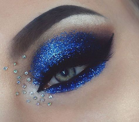 Blue Glitter Eye Makeup, Medusa Makeup, Dragon Makeup, Glitter Eyebrows, Wedding Makeup Blue, Kohl Kajal, Blue Eyeshadow Looks, Vibrant Makeup, Moon Walk