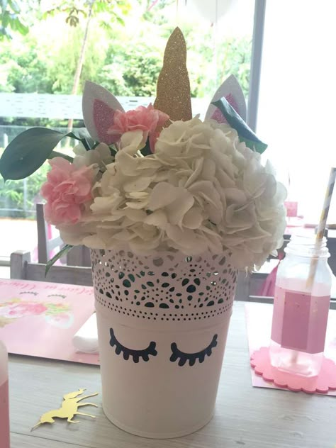 Unicorn Magical Party | CatchMyParty.com Unicorn Birthday Party Ideas, Birthday Centerpiece, Unicorn Themed Birthday Party, Unicorn Birthday Party, Unicorn Baby Shower, Centerpiece Ideas, 6th Birthday Parties, Themed Birthday Party, Unicorn Birthday Parties