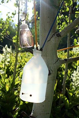 empty jug filled with water & plugged with golf tees.  Put in a sunny spot at your camping site! Camping Hand Washing Station, Poolside Ideas, Handwashing Station, Wash Station, Washing Station, Scout Camp, Girl Scout Camping, Hand Washing Station, Traveling Tips