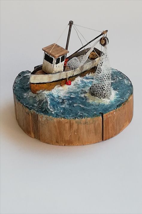 A handful of fishing boat... Driftwood Boat, Cardboard City, Boat Crafts, Clay Fairy House, Small Wooden House, Barn Wood Projects, Diy Boat, Sea Decor, Diy Yarn Crafts