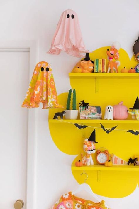 16 Groovy Halloween Decor Ideas » Lady Decluttered Cheerful Halloween Decor, Elementary Halloween Decorations, Halloween Decor Colorful, Halloween Decorations Colorful, Pastel Goth Wreath, Affordable Fall Decor, Seasonal Sewing Projects, Fall Diy Crafts Decoration, Halloween Decor Kids Room