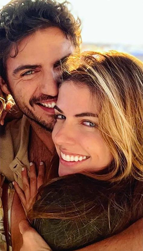 Stephanie Cayo confirma su relación con Maxi Iglesias con un romántico beso - magazinespain.com Maxi Iglesias, Power Couples, Cameron Diaz, Power Couple, Dj, Actors, Couple Photos, Paint, Stars