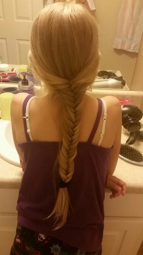 Fish tale braid Fish Tale Braids, Fish Braids, Fish Braid, Fish Tales, Little Miss, Hair Highlights, Curly Hair, Braided Hairstyles, Cape