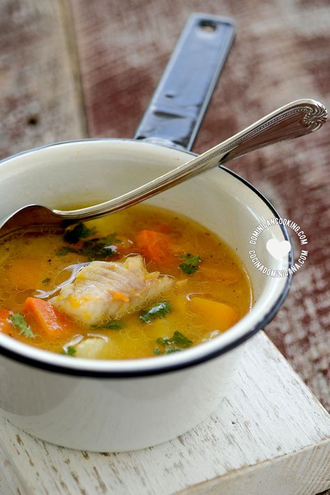 Sopa de Pescado: Video-Recipe for an Easy Flavorful Fish Soup Fish Head Soup, Honduran Recipes, Fish Soup, Seafood Soup, Bowl Of Soup, Portuguese Recipes, Caribbean Recipes, Fish Dishes, Delicious Soup