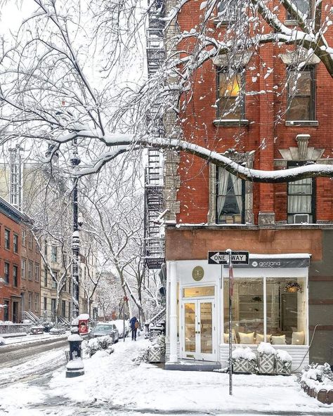 Village Morning, West Village Apartment, Pretty City, West Village Nyc, Winter Nyc, New York Architecture, New York Winter, Nyc Life, Winter Love