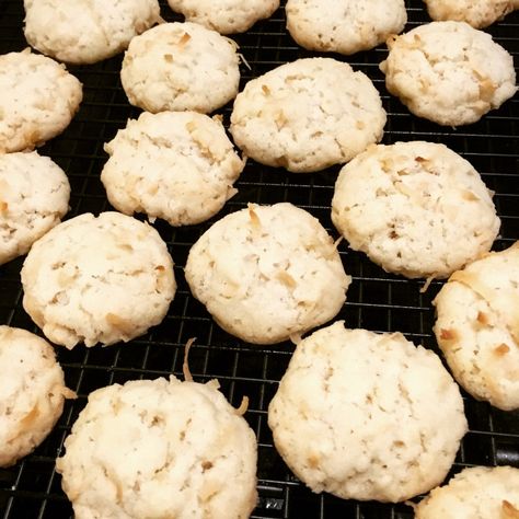 Swedish Dream Cookies (+ My Grandmother Asked Me to Tell You She's Sorry review) Ammonia Cookies Recipe, Ammonia Cookies, Christmas Bake Off, Dream Cookies, Book Clubs, My Grandmother, Top Recipes, Easy Delicious, Yummy Cookies