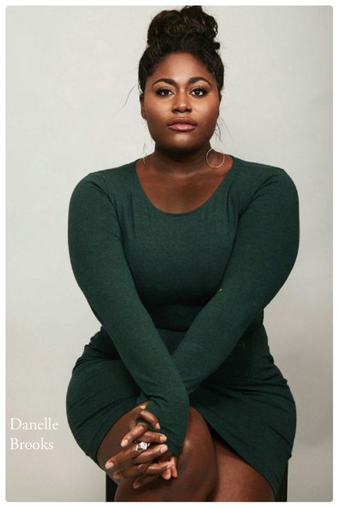 Plus Size Posing, Danielle Brooks, Look Plus Size, Big Girl Fashion, Curvy Model, Fashion Mode, Look Plus, Black Is Beautiful, Beautiful Black Women