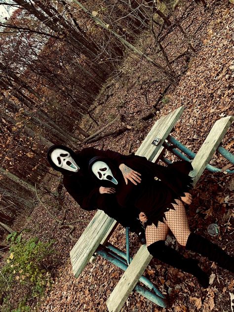 Horrorcore Aesthetic Outfits, Ghostface Couple Photoshoot, Ghost Face Couple Photos, Ghostface Photoshoot, Best Halloween Costumes For Couples, Scream Halloween Costume, Fall Photoshoot Ideas, Halloween Tights, Spooky Pictures