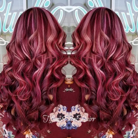 Strawberry Shortcake Hairstyle, Strawberry Shortcake Hair Color, Red Hair With Red Highlights, Pinky Red Hair, Strawberry Shortcake Hair, Red Balayage Hair, Magenta Hair, Peinados Hair Styles, Red Blonde Hair