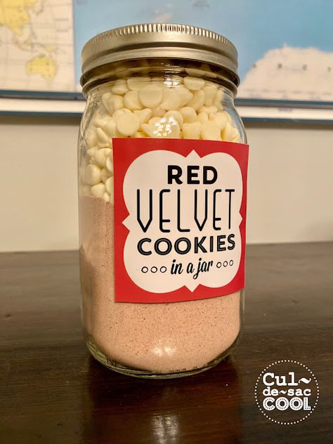 Jar Cookie Recipes, Cookies In A Jar Recipe, Brownie Mix In A Jar, Mason Jar Baking, Jar Food Gifts, Mason Jar Cookie Recipes, Mason Jar Gifts Recipes, Mason Jar Mixes, Baked Gifts