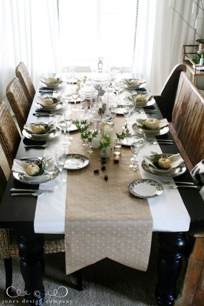 thanksgiving table ideas / jones design company Craft Paper Tablecloth, Jones Design Company, Paper Tablecloth, Paper Table Runner, Thanksgiving Dinner Table, Paper Table, Thanksgiving Table Settings, Thanksgiving Tablescapes, Pretty Tables