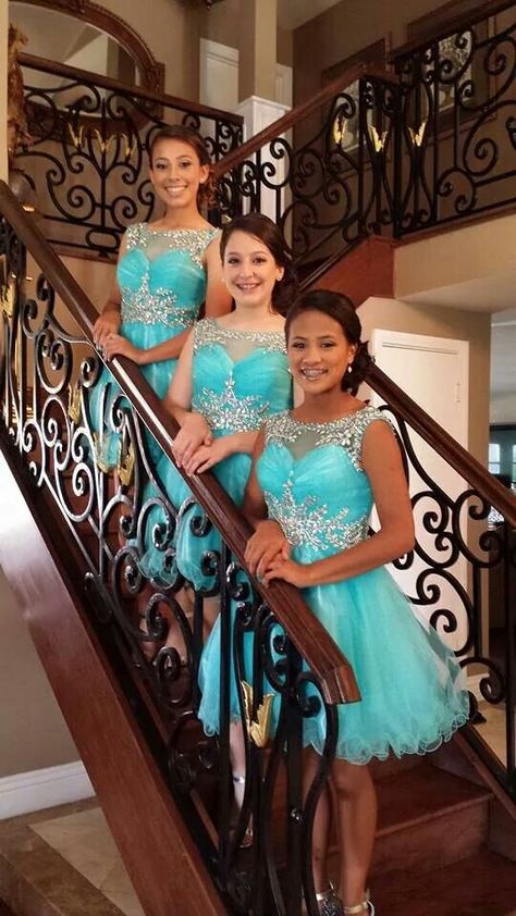 Blue Quinceanera Ideas, Quinceanera Dama Dresses, Tiffany Blue Dress, Junior Homecoming Dresses, Blue Quinceanera, Damas Dresses, Homecoming Dress Short, Tiffany Blue Wedding, Dama Dresses