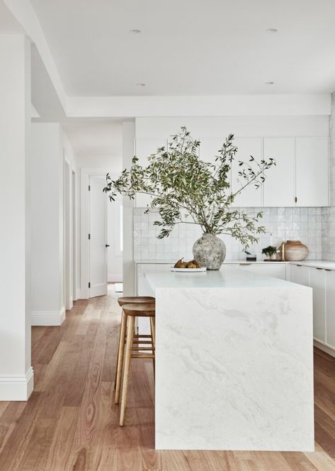 A Renovated California Bungalow With Fresh Interiors In Sydney | Homes To Love Marble Splashback Kitchen, California Bungalow Interior, White On White Kitchen, White Kitchen Splashback Ideas, Kitchen Splashback Ideas, Handleless Kitchen Cabinets, Splashback Ideas, Kitchen Cabinet Inspiration, Hamptons Kitchen