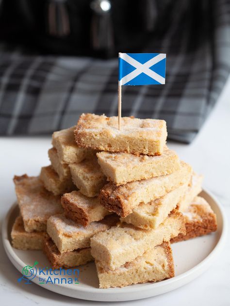 The best Scottish shortbread - Kitchen by Anna K Best Scottish Shortbread Recipe, Shortbread Fingers Recipe, Baking Recipes Uk, Shortbread Scottish, Scottish Shortbread Recipe, Traditional Shortbread Recipe, Shortbread Fingers, Scottish Shortbread Cookies, Scottish Shortbread