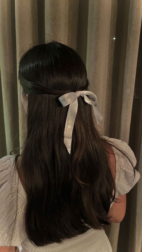 Coquette Hair Straight, Prom Hair Ribbon, How To Do Ribbon Hairstyle, Straight Hair With Ribbon, Bows On Hair Hairstyles, Prom Hairstyle Straight Hair, Hair Styles With A Ribbon, Prom Hairstyles With Ribbon, Cocette Aesthetic Hairstyles