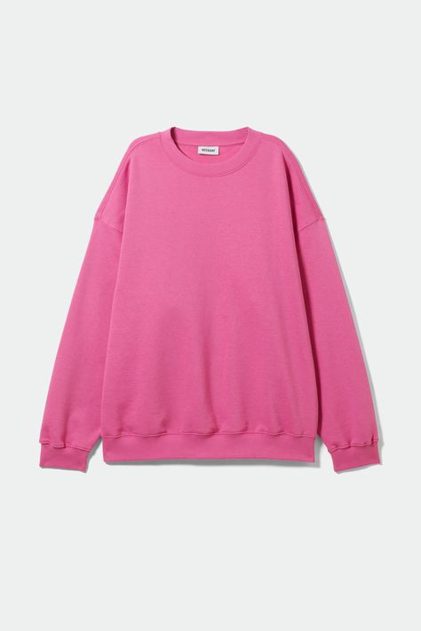 An oversized sweatshirt made from a soft cotton and recycled polyester blend fleece jersey. This go-to layer has dropped shoulder seams, ribbed edges, wide tapered arms, and falls just below the bottom. The model wears size S that measures 125 cm in chest circumference, 64 cm in length and 58 cm in sleeve length. Preppy Closet, Swedish Street Style, Women's Hoodies, Oversized Style, Pink Sweatshirt, Oversized Sweatshirt, Royal Fashion, Dream Clothes, Cozy Sweaters