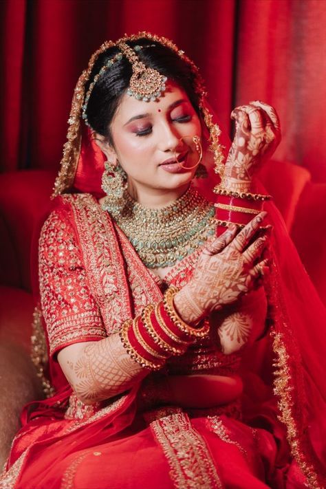 Wedding Girls Poss, Bride Parlour Poses, Muslim Dulhan Pose, Bride Parlour Shoot, Bridal Single Poses, Parlour Shoot Bride, Dulhan Poj, Indian Wedding Poses For Bride, Single Bride Poses Indian Wedding