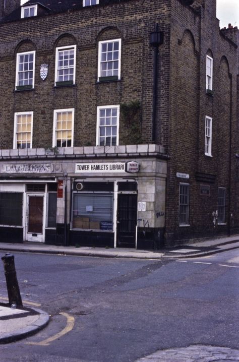 Historical London, Tower Hamlets, East End London, British Architecture, Isle Of Dogs, London Wall, Victorian London, London Pubs, London History